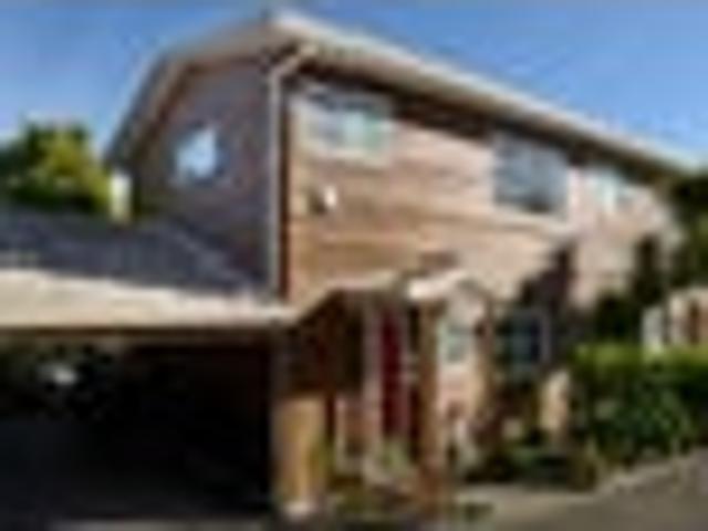 Townhouse for rent in Wairau Valley