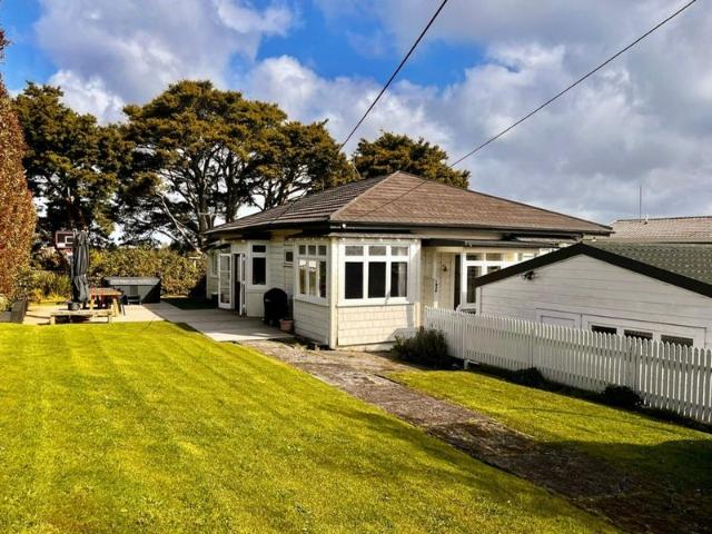 House for rent in Birkdale, Kaipātiki