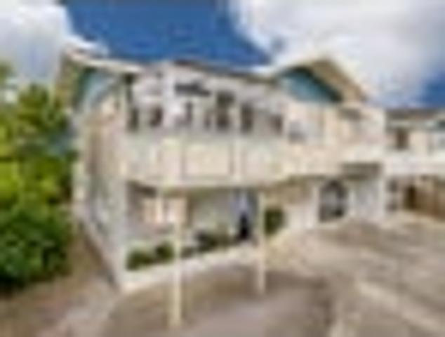 Townhouse for rent in Wairau Valley