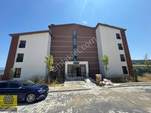 İzmit, Kocaeli içerisinde kiralık mülk