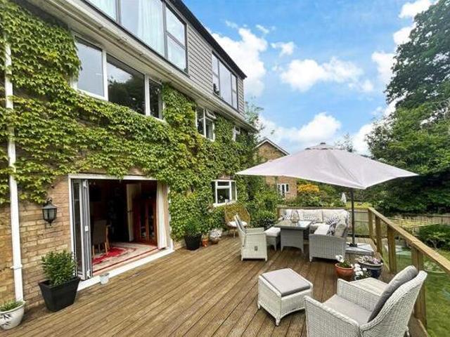 House for sale in Broadwater Down, Sandown Park