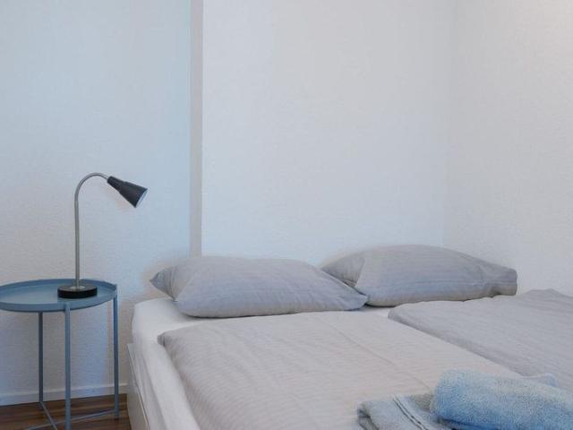 Studio mieten in Einigen, Zürich