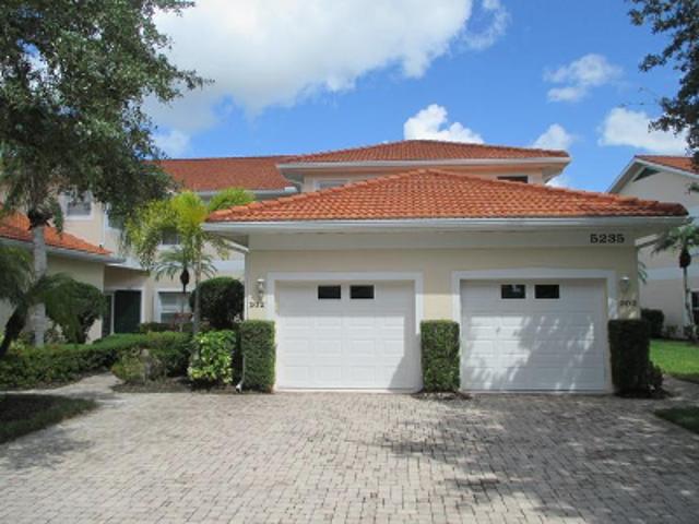 Condo for sale in Carlton Lakes, Naples