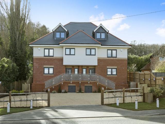 House for rent in Birtley Green, Waverley