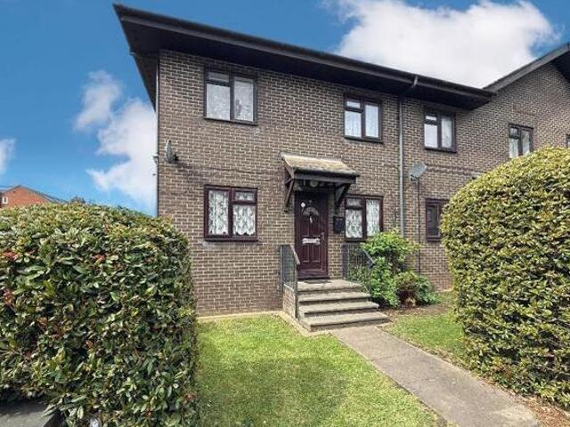 House for sale in Luton