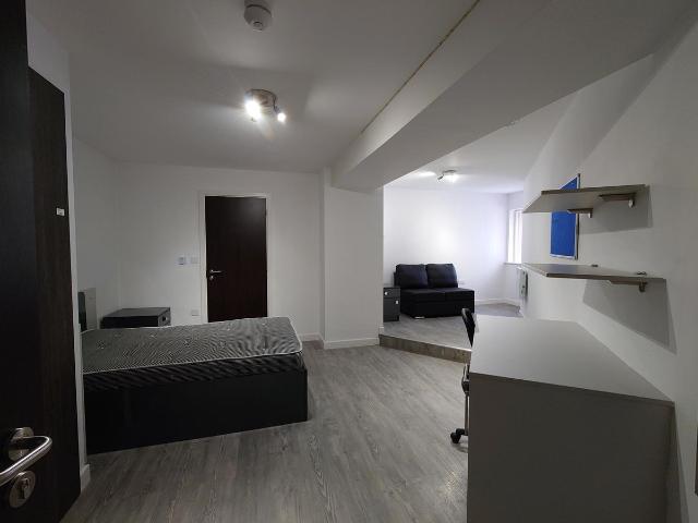 Room for rent in St Matthew's, Old Wharf