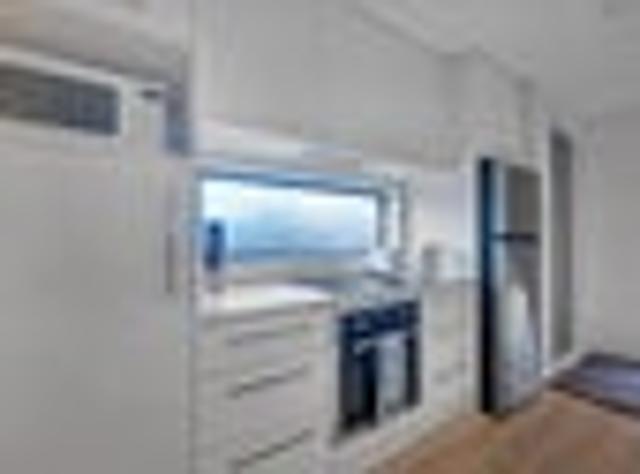 Townhouse for rent in Chaslands, Canterbury