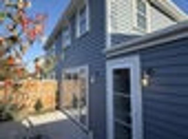 Townhouse for rent in Chaslands, Canterbury