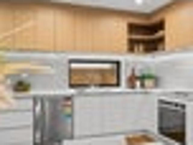 Townhouse for rent in Chaslands, Canterbury