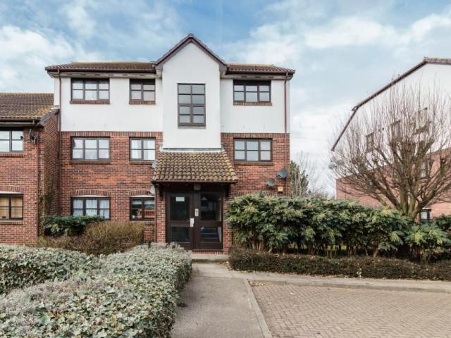 Apartment for rent in Worcester Park Estate, Monks Orchard