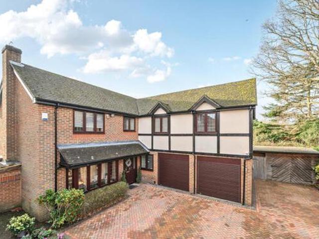 House for sale in Heol-las, Surrey