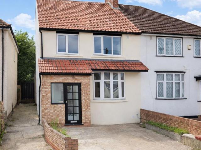 Studio for rent in London Borough of Hillingdon, Greater London