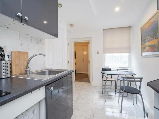 Apartment for rent in Lyons, Greater London