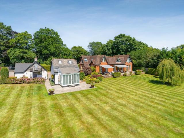 House for rent in Bishopsgate, Row Town