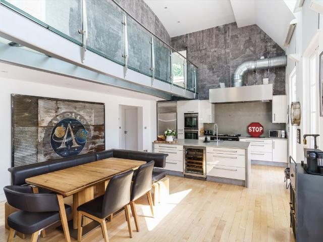 House for rent in Bishopsgate, Row Town