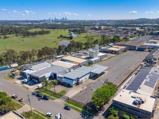 Warehouse for rent in Toombul, Queensland