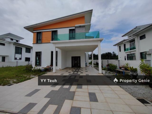 Bungalow for sale in Malaka