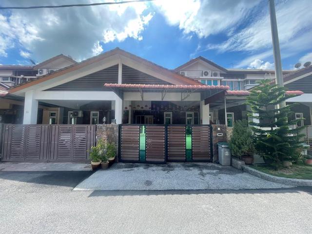Terraced House for sale in Malaka