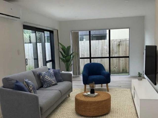 Townhouse for rent in Kauri Flats, Papakura