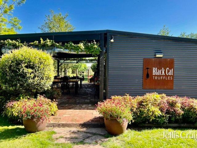 House for sale in Victoria