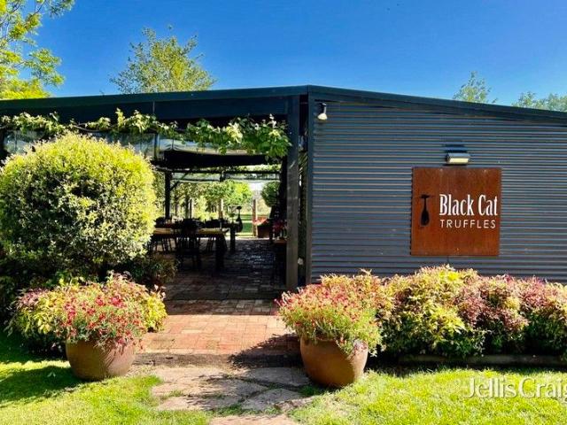 House for sale in Victoria
