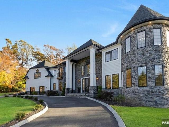 House for sale in Franklin Lakes, New Jersey