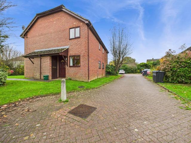 House for rent in Slaugham, Perryfields