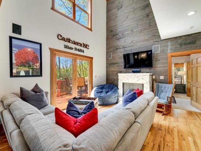 House for sale in Sapphire
