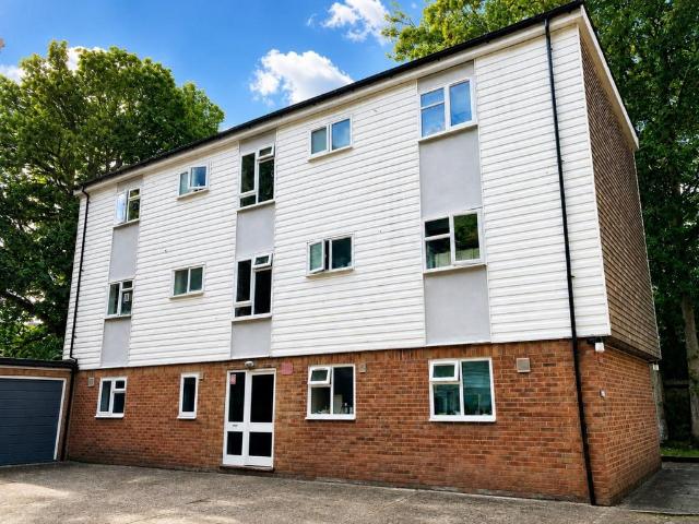 Apartment for rent in Highwood, Horsham