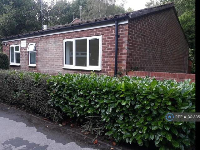 House for rent in Colshaw Farm, Wilmslow