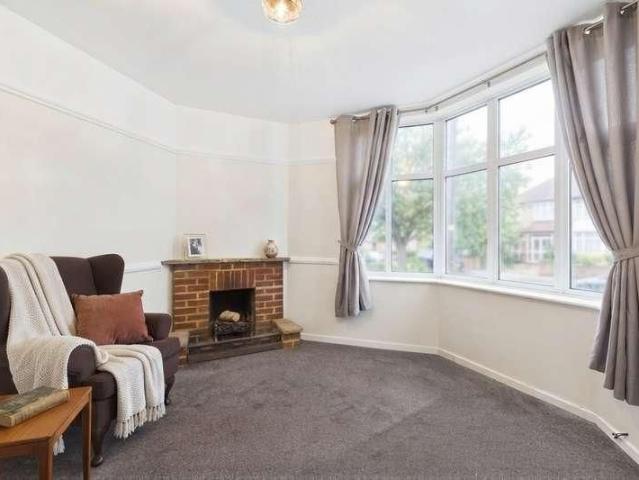 House for rent in Mindenhurst, Surrey Heath