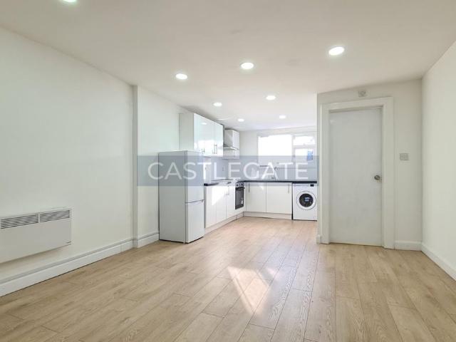 Apartment for rent in Hillhouse, Huddersfield