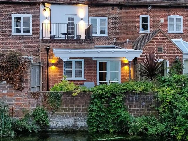 House for rent in The King's Mile, The Bridge