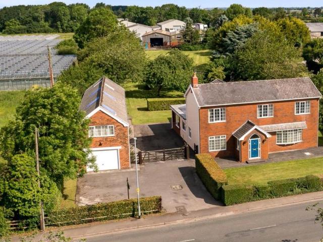 House for rent in Tarleton, Roby Mill