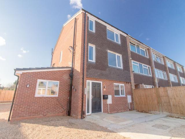 Studio for rent in Dedworth, Windsor