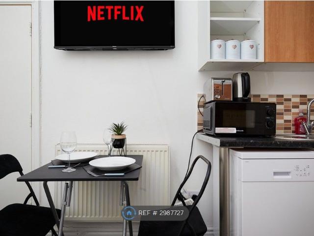 Studio for rent in Huddersfield, West Yorkshire