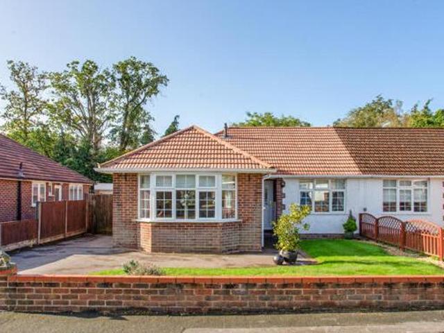 House for sale in Ascot