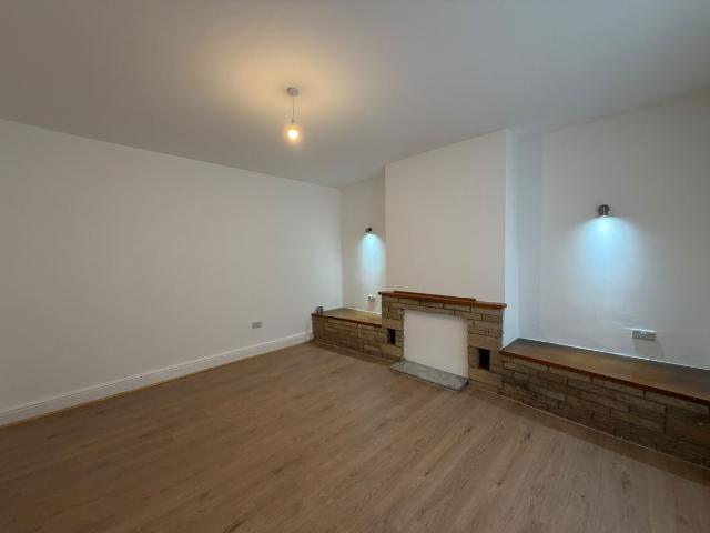 House for rent in Milnsbridge, West Yorkshire