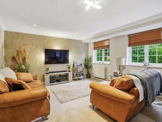 Apartment for rent in Beeches Community Board, Farnham Common