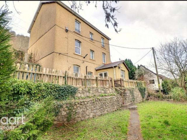 Apartment for rent in Blackrock, Llanelly Hill