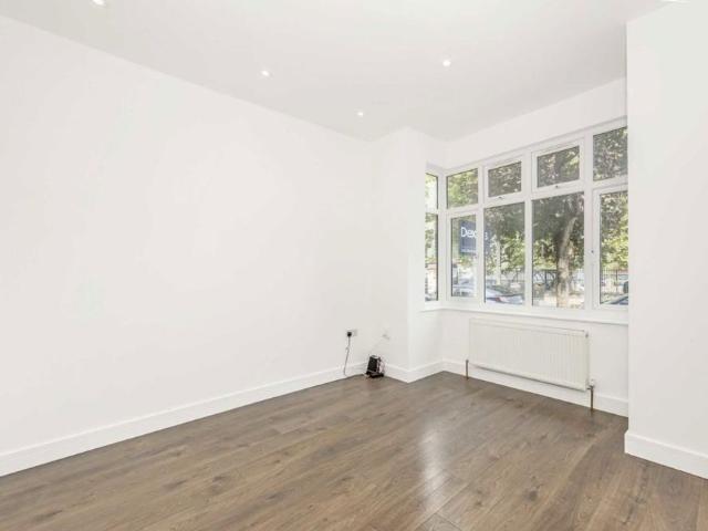 House for rent in Summerstown, Greater London