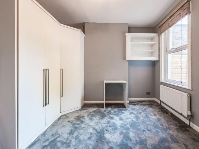 House for rent in Summerstown, Greater London