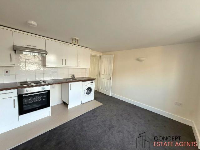 Apartment for rent in Summerstown, Greater London