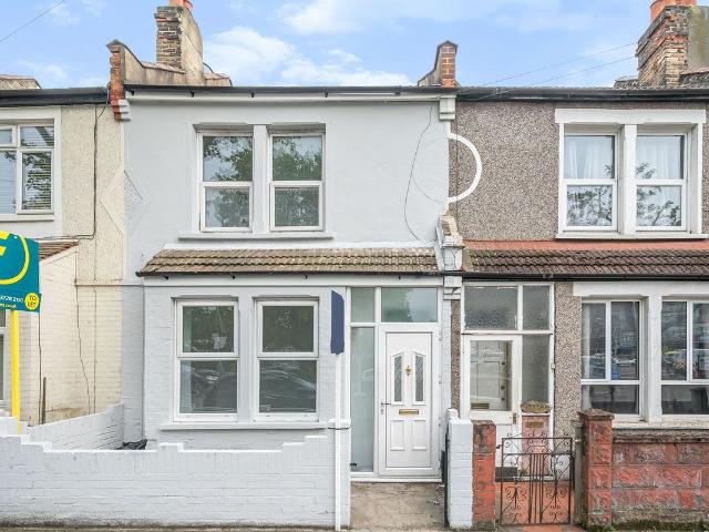 House for rent in Summerstown, Greater London