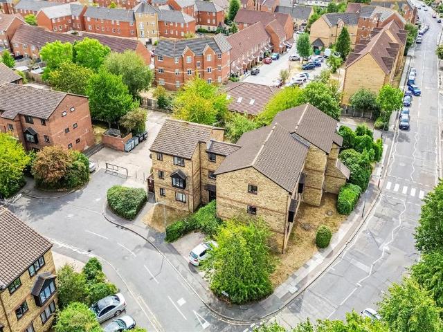 Apartment for rent in Little Heath, Greater London