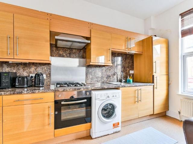 Apartment for rent in Brownswood Park, Greater London