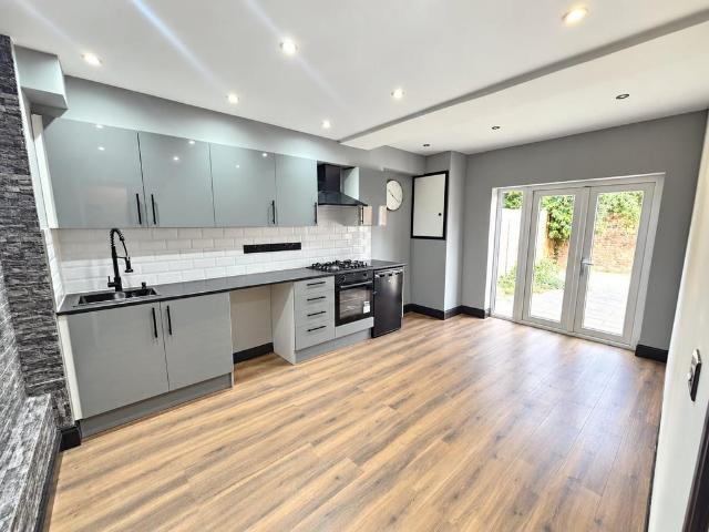 Apartment for rent in Brownswood Park, Greater London