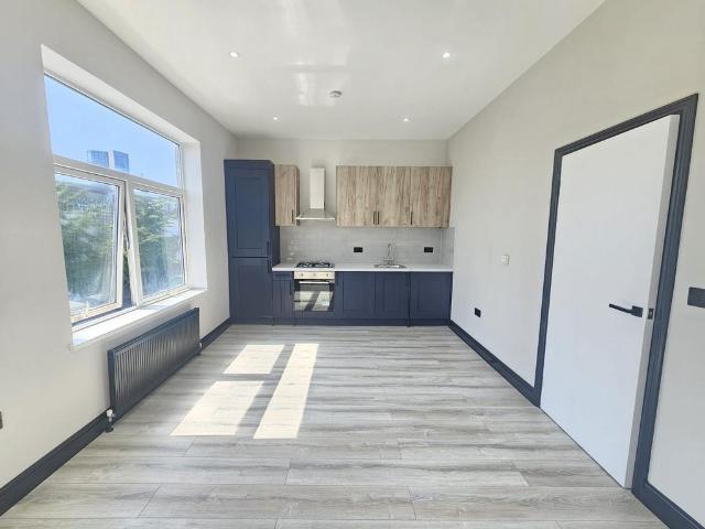 Apartment for rent in Brownswood Park, Stoke Newington