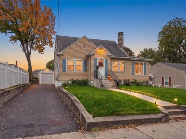House for sale in Valley Falls, Cumberland