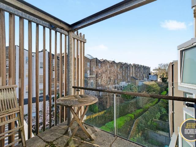 Apartment for rent in Highbury, Greater London